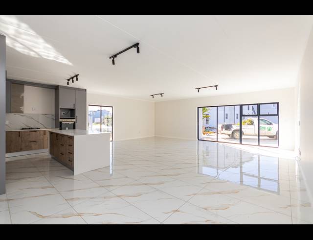 3 BEDROOM APARTMENT FOR SALE IN SANDOWN